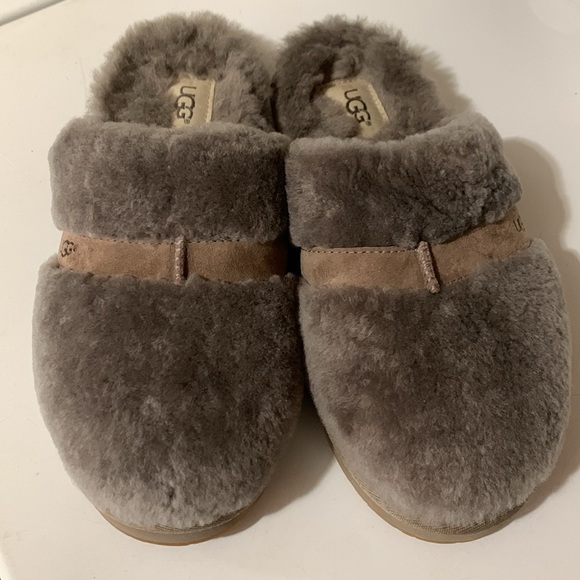 UGG Slippers - Picture 3 of 4